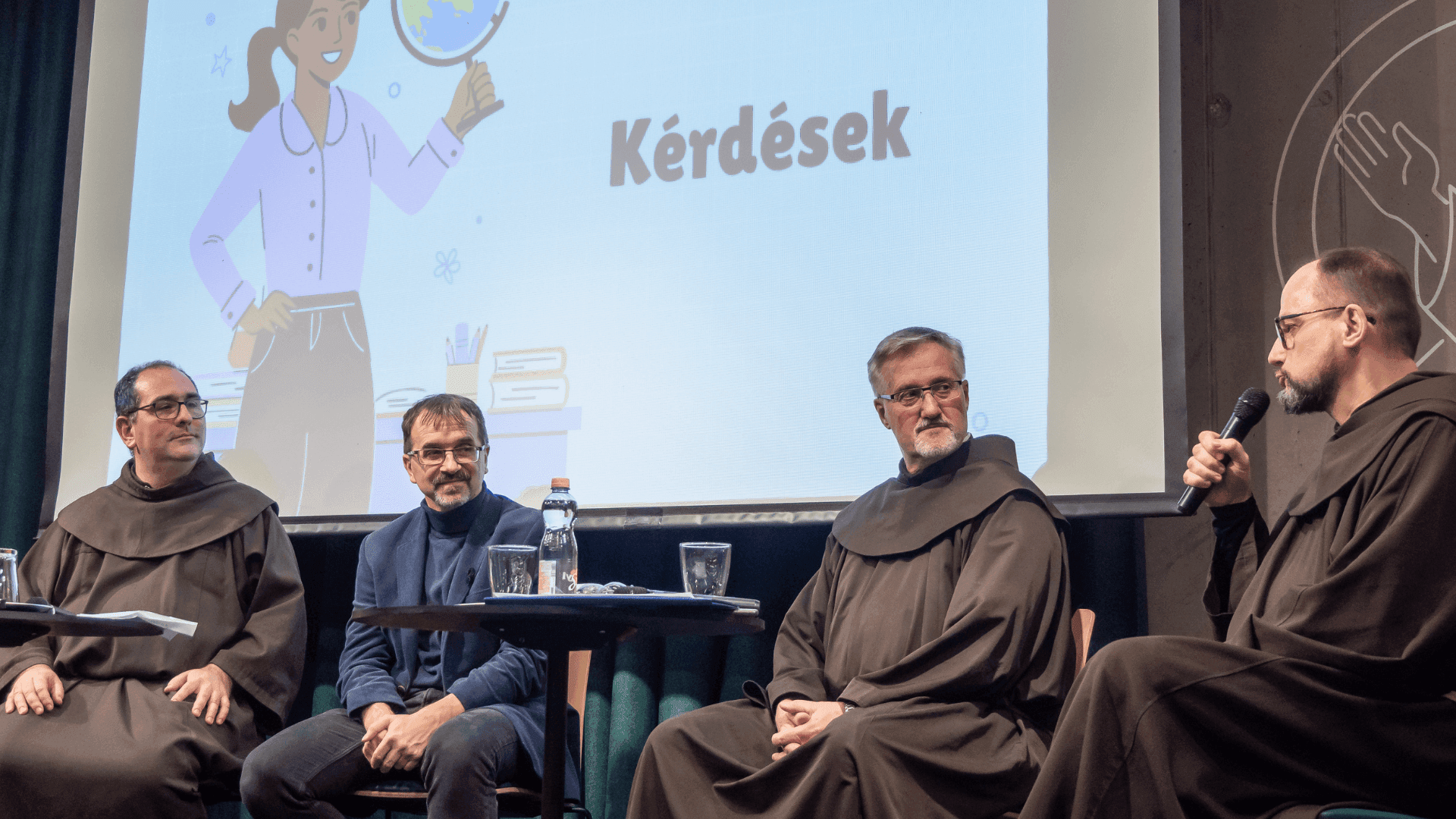 „Nem csak oktatni, nevelni is szeretnénk a gyermekeket” – Pódiumbeszélgetés a ferences iskolák értékadásáról