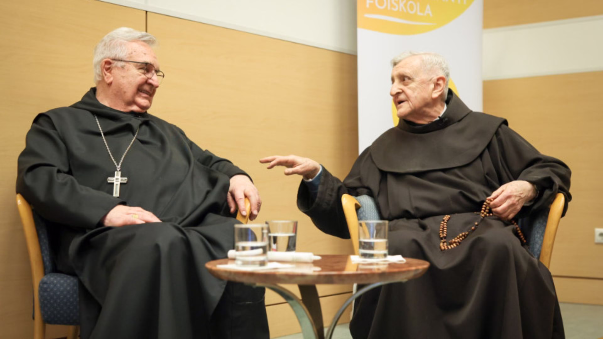 A párhuzamosok nem csak a végtelenben találkoznak – Barsi Balázs és Várszegi Asztrik a Sapientián